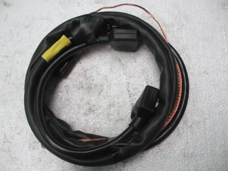 搭铁线（正极至负极）