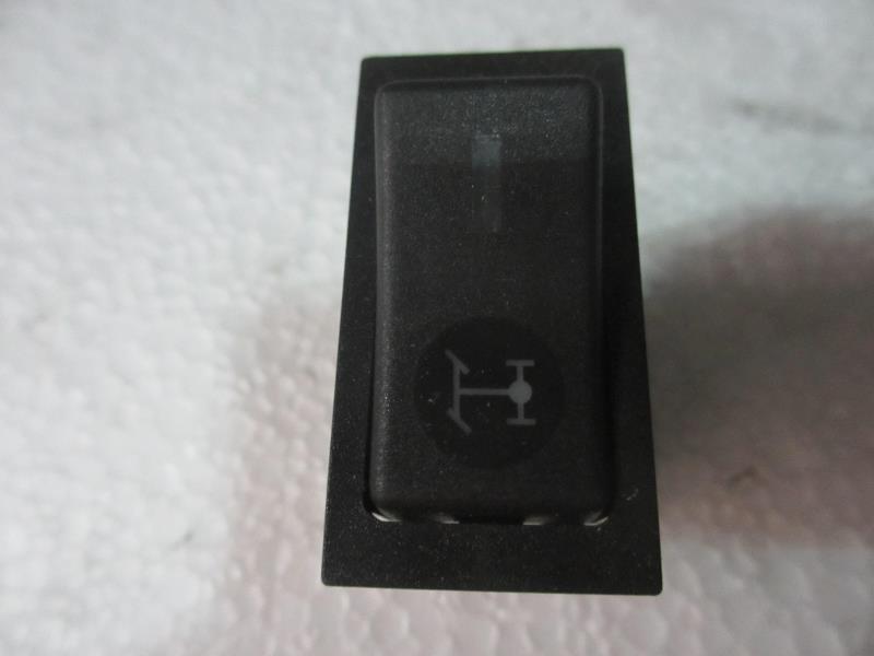 轮间差速锁翘板开关