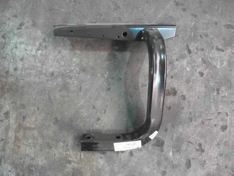 左前踏板支架总成