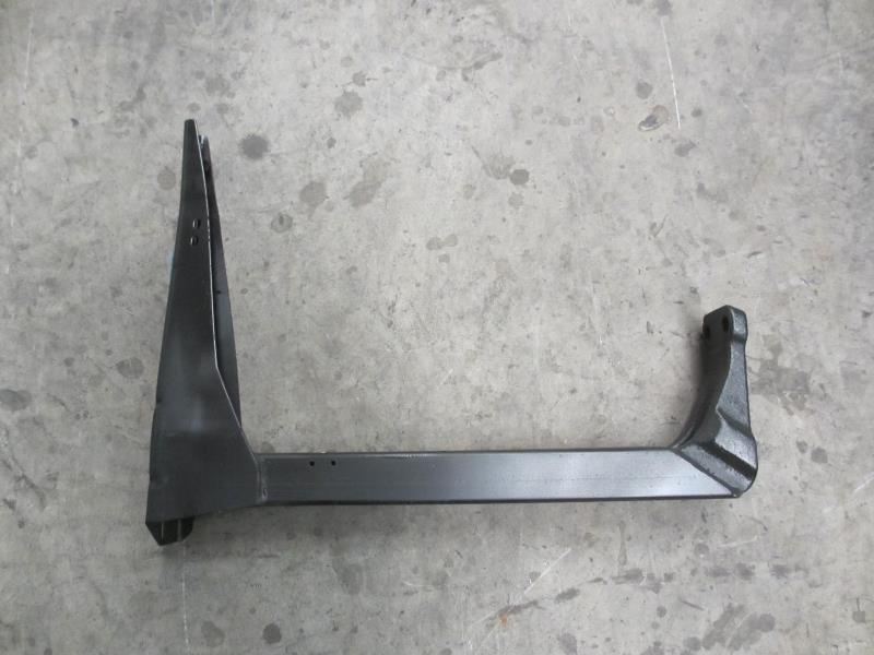 右后踏板支架总成