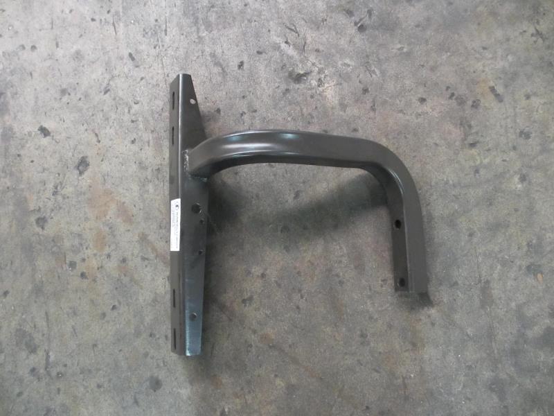 左前脚踏板支架