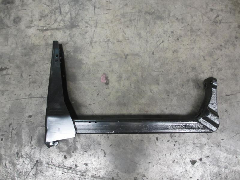 右后踏板支架总成