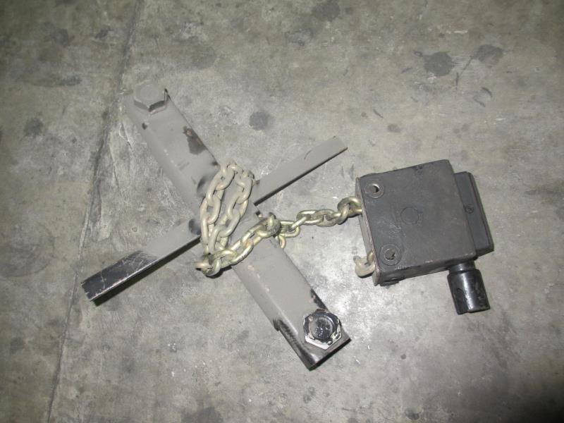铰链器连托架总成