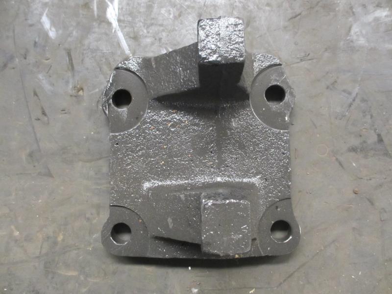 推力杆右下支架