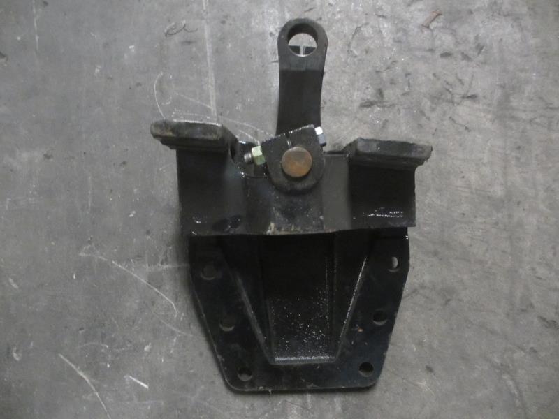 前簧右后支架分装总成