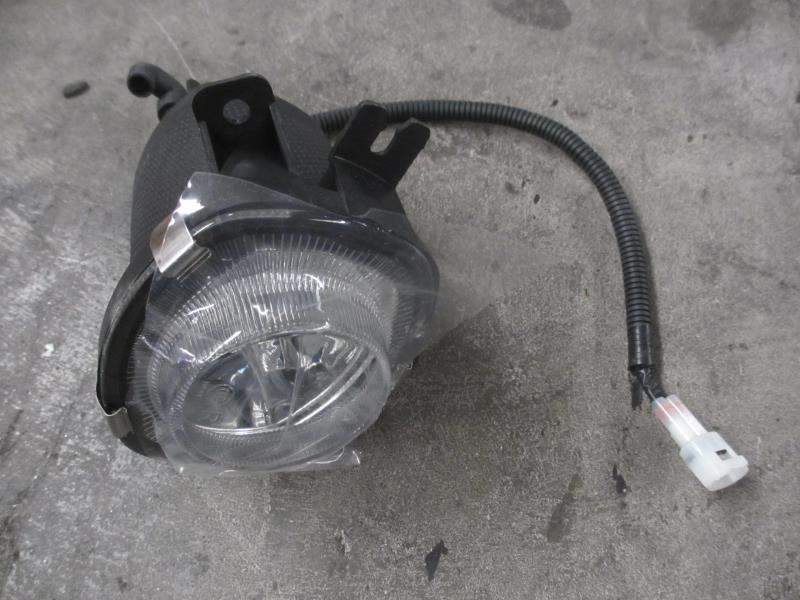 前雾灯总成(右)