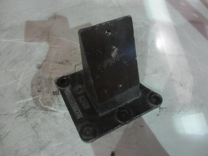 发动机左前支架