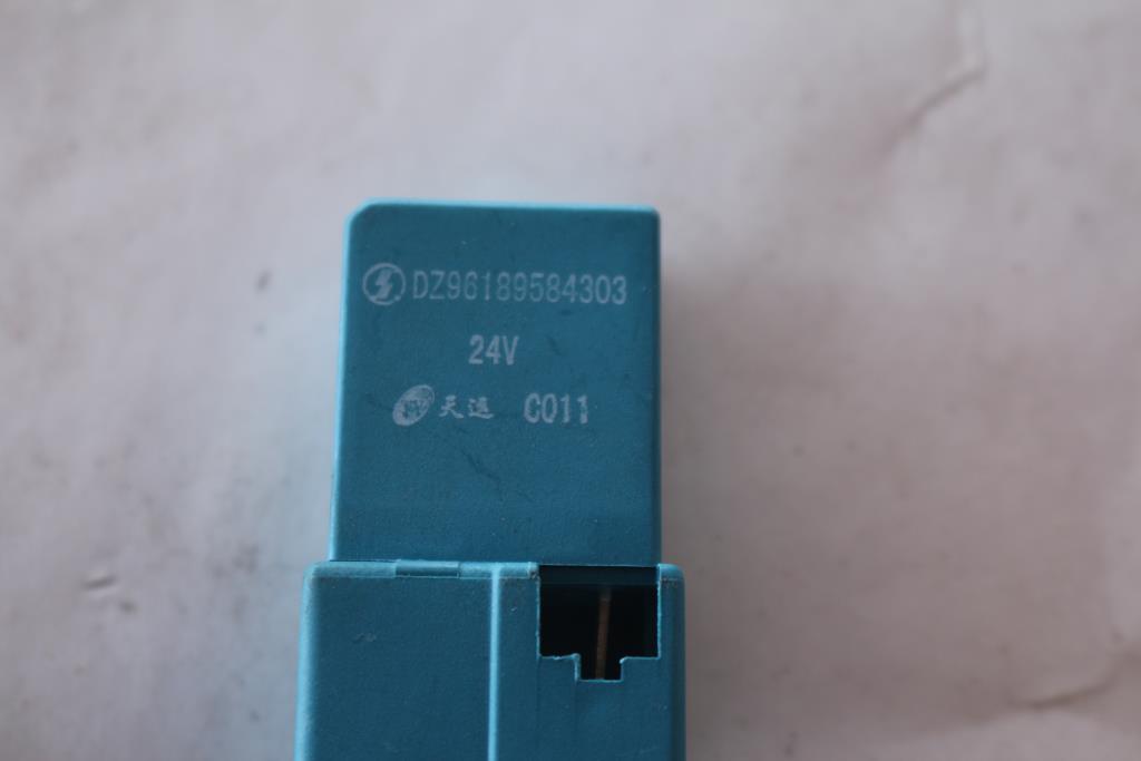 四爪继电器（3735090-C0100）
