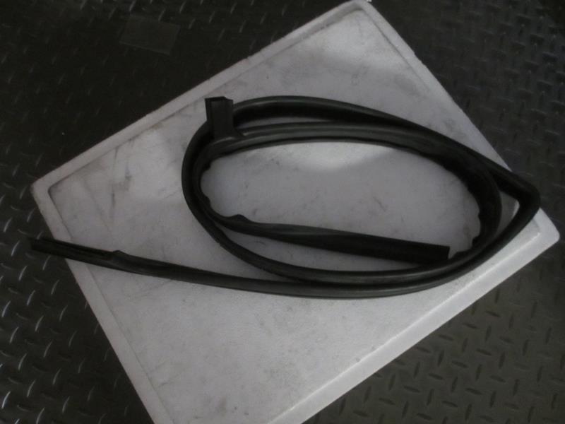 左车门玻璃泥槽