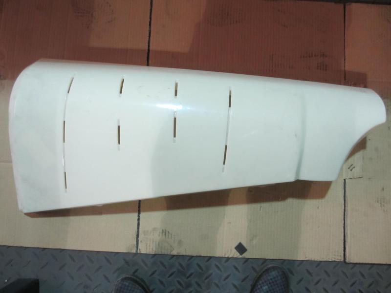 右前面板外侧板