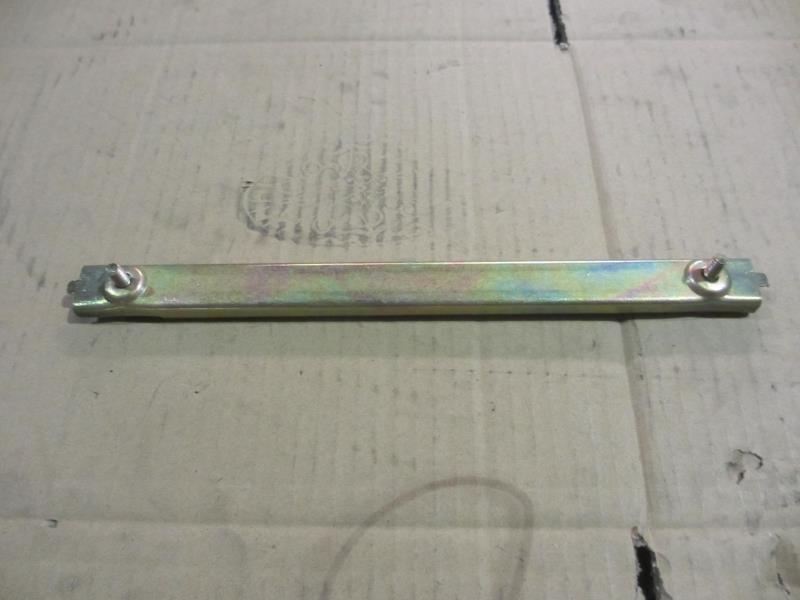 左玻璃升降器固定滑槽