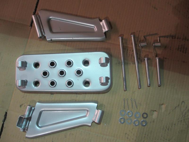 左脚踏板下踏板