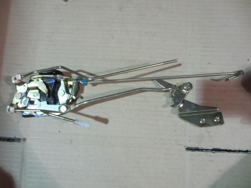 左门锁及操纵机构总成