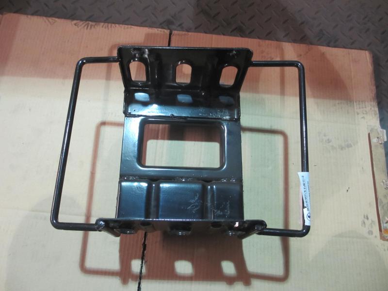 左脚踏板护罩支架