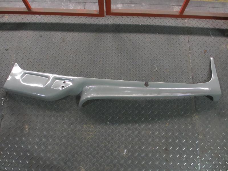 右前立柱装饰板