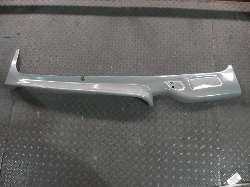 左前立柱装饰板