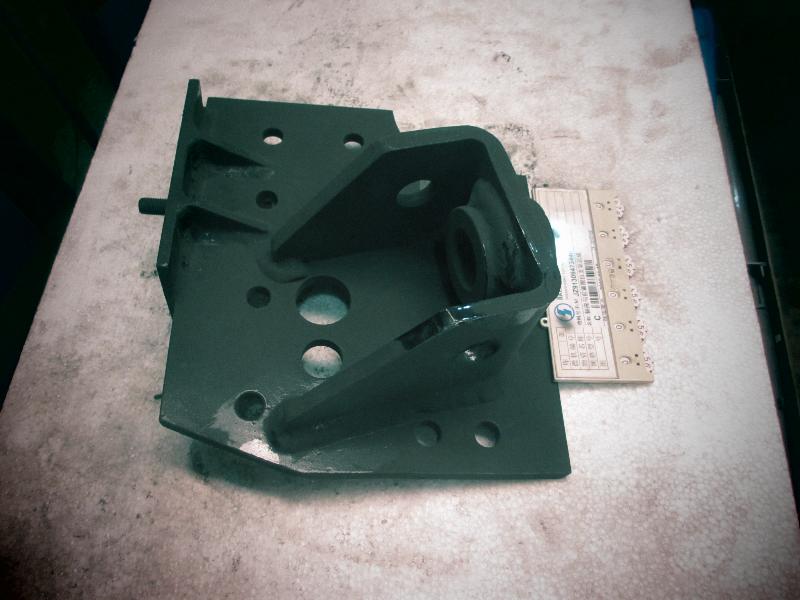 轴座与前簧限位支架总成