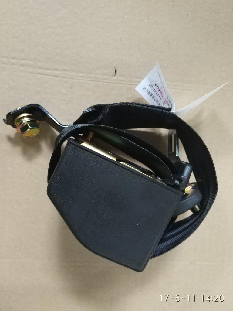 左外侧安全带总成