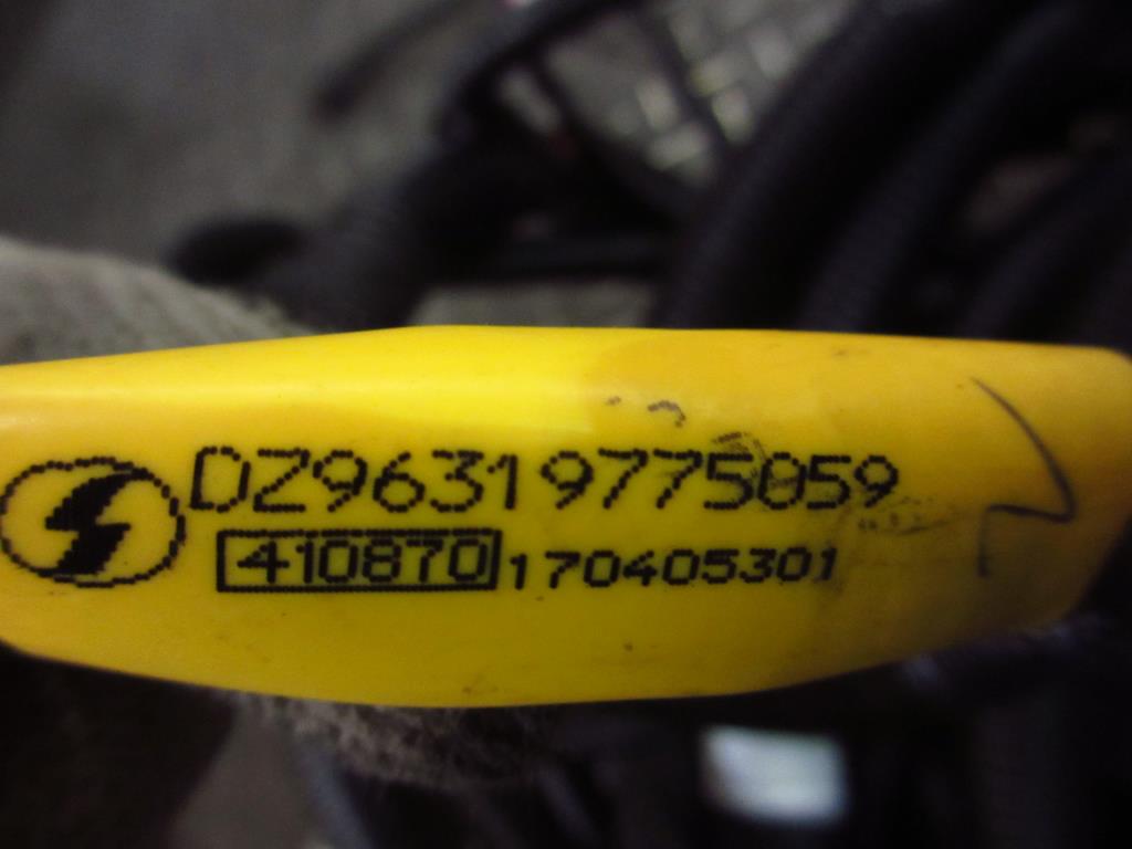 发动机、变速器底盘电线束(新M3000/WP12E40/大集成/筒式SCR/尿素箱左置/6×2/8×4/线束优化）