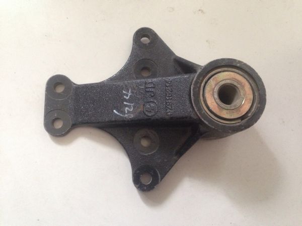 前簧后支架总成