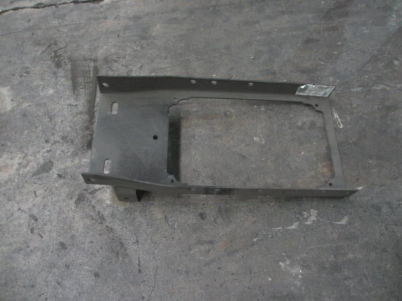 前大灯支架总成