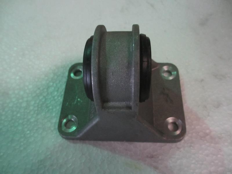 散热器托架总成