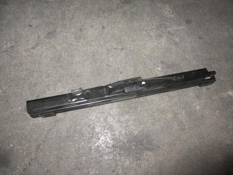 右滑轨(副)F2000
