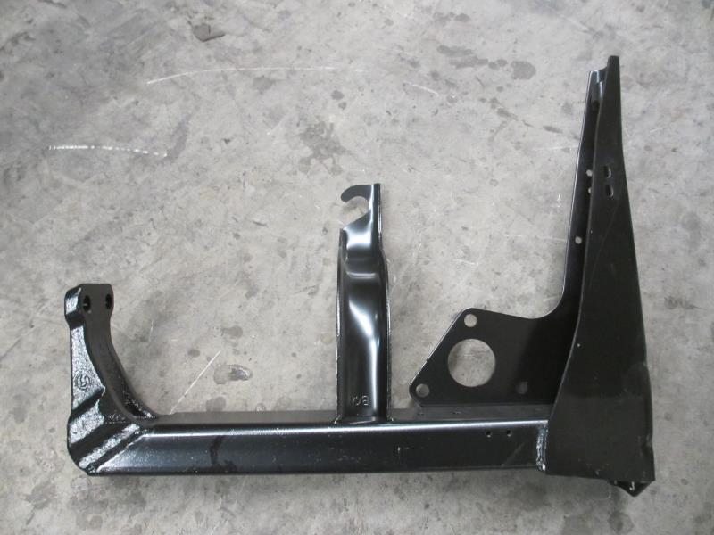 左后踏板支架总成