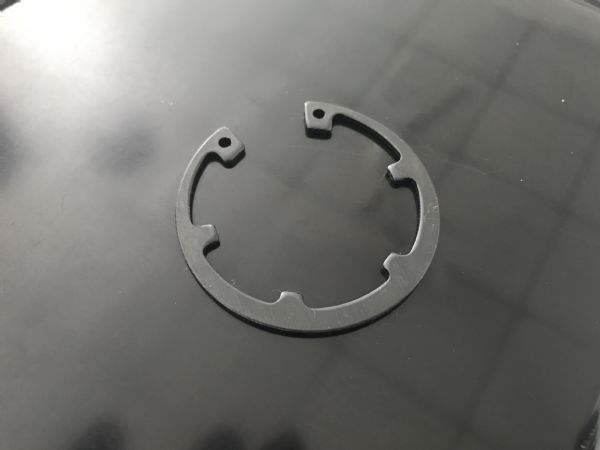 带凸齿的孔用挡圈