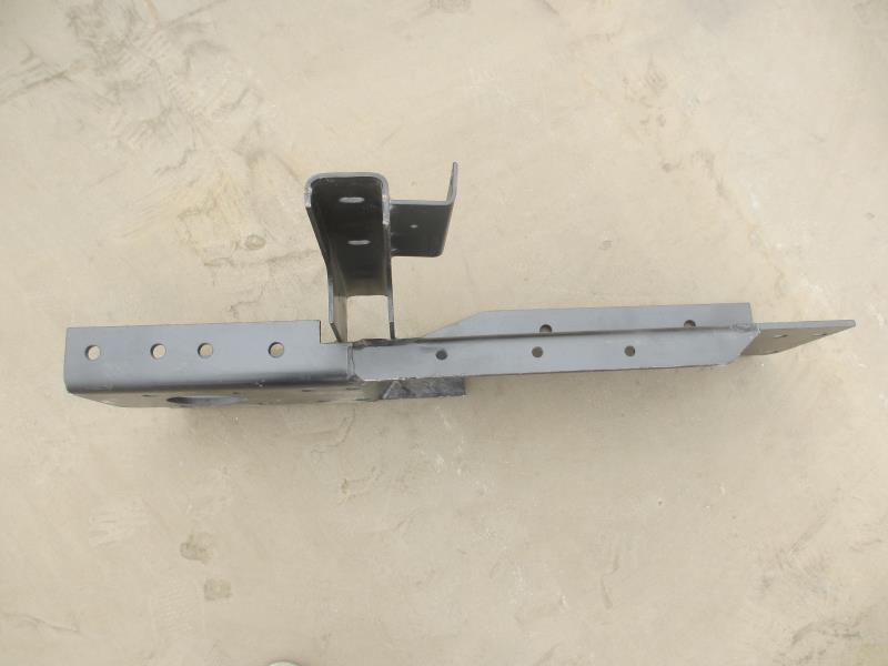 保险杠前托架总成(左)