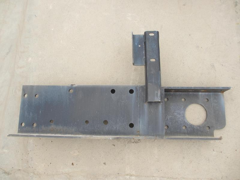 保险杠后托架总成(右)