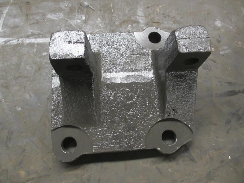 推力杆左下支架