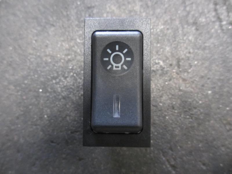 灯光总开关(稳压二极管)