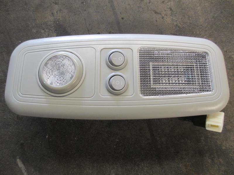 驾驶室内照明灯（LED、新内饰）