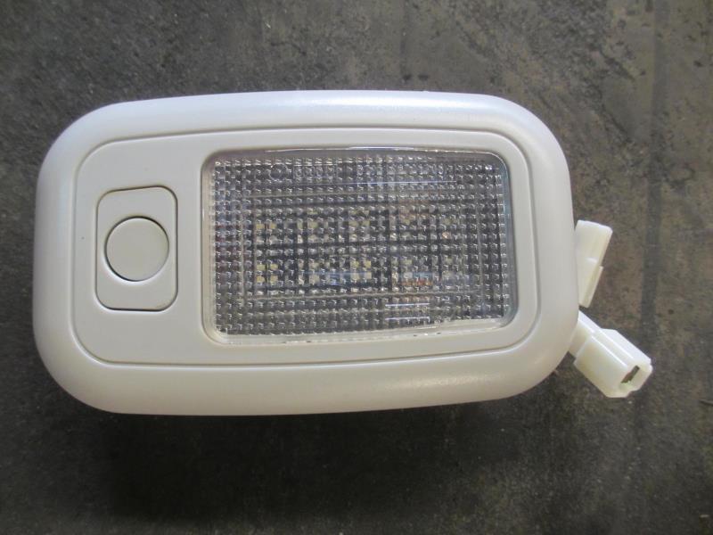 驾驶室后围照明灯（LED、新内饰）