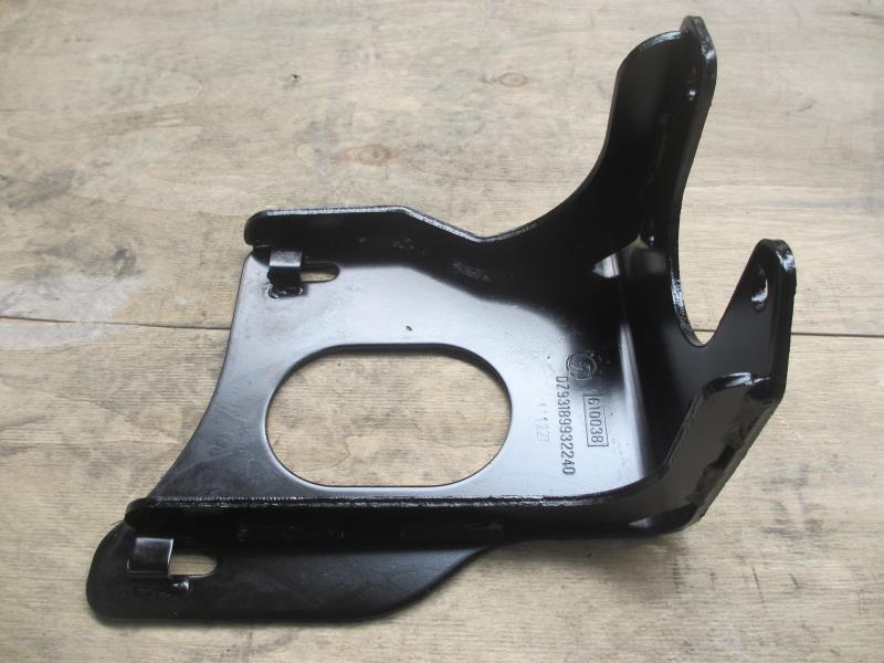 保险杠固定座总成（右）