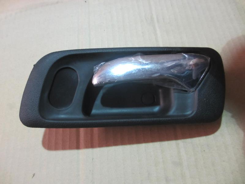 左车门内开手柄