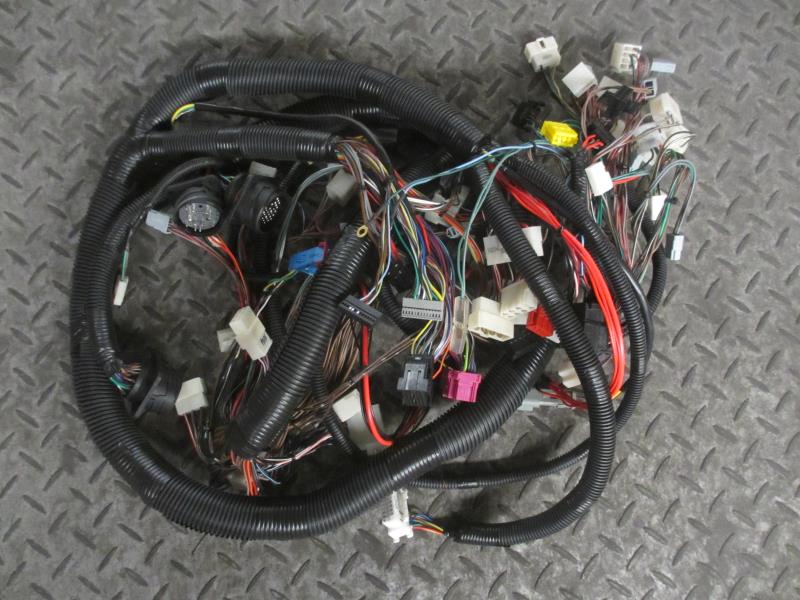 TZ_驾驶室电线束(4*2偏码车,自动箱,WP7,国Ⅲ,FCAN,带电源总开关)