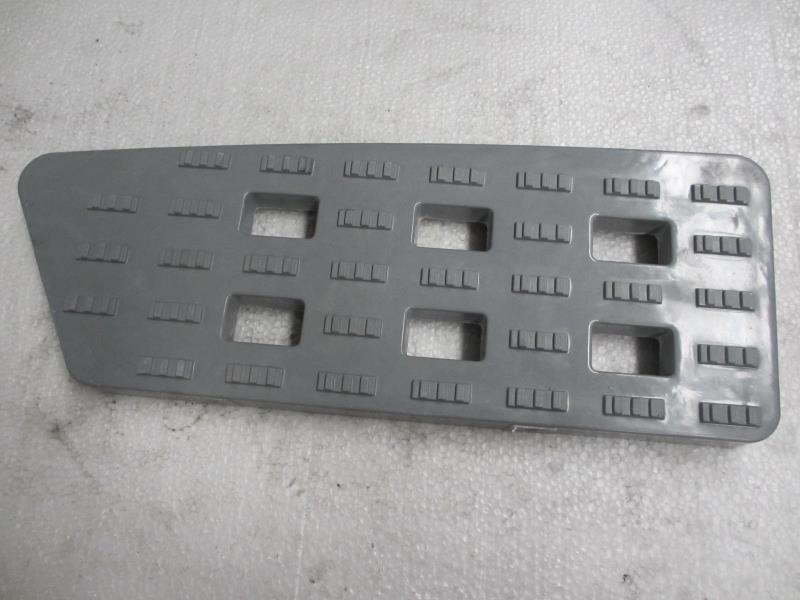 右上非金属台阶