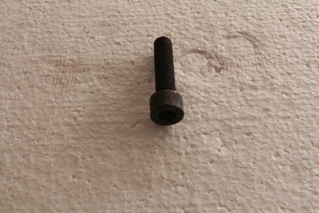 圆柱头六角螺钉