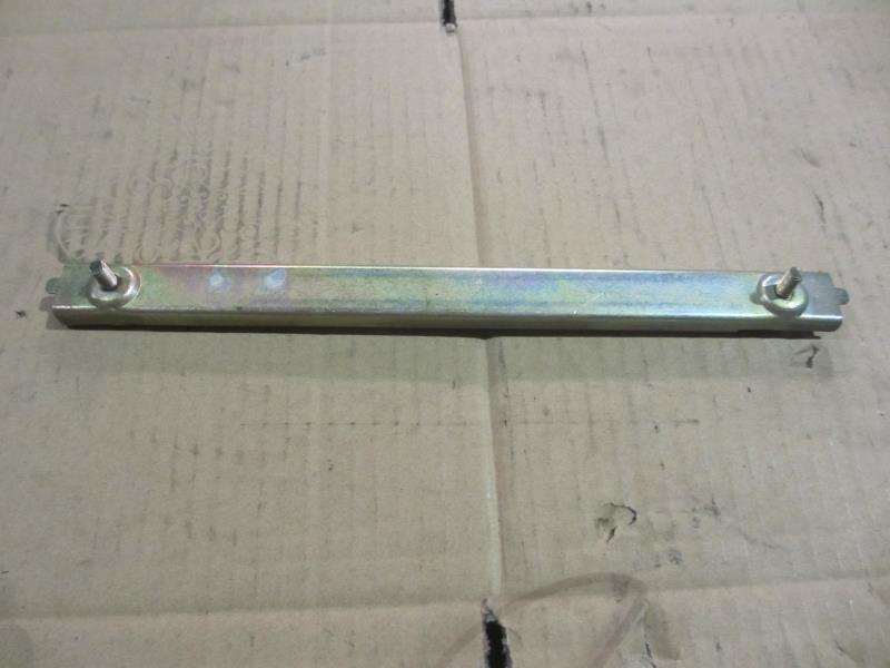 右玻璃升降器固定滑槽