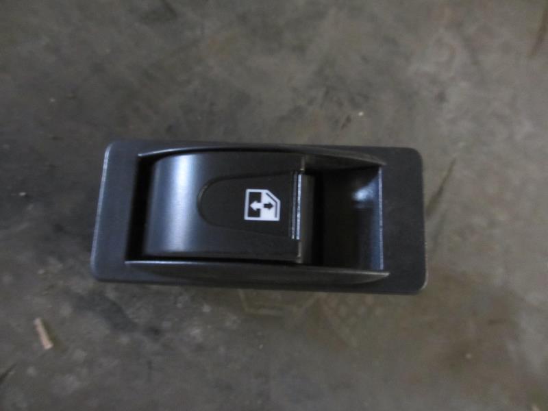 右玻璃升降器开关