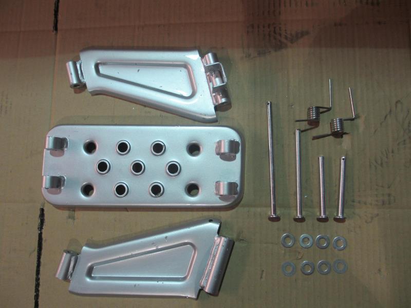 右脚踏板下踏板