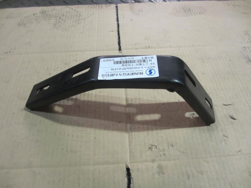 上下撑杆-下导风板