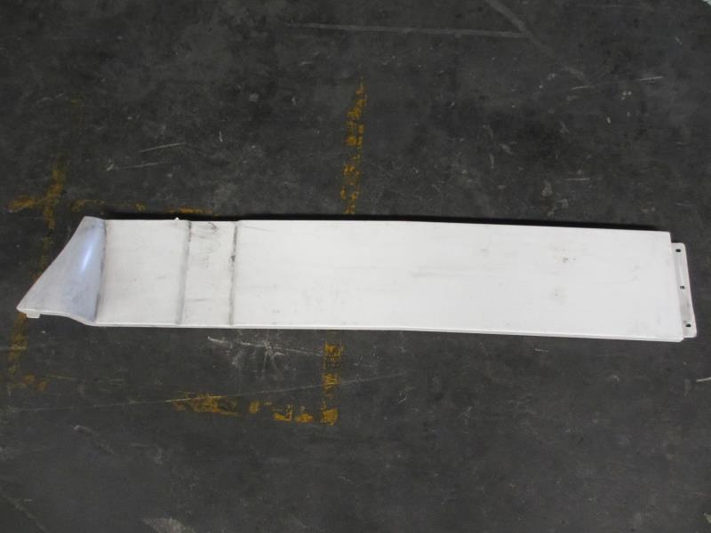 右侧导风板（下）