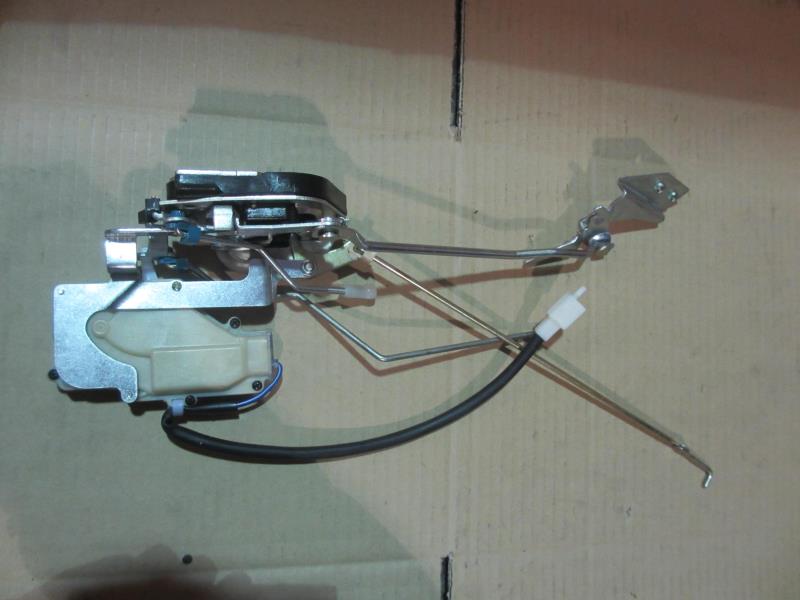 右电动门锁及操纵机构总成