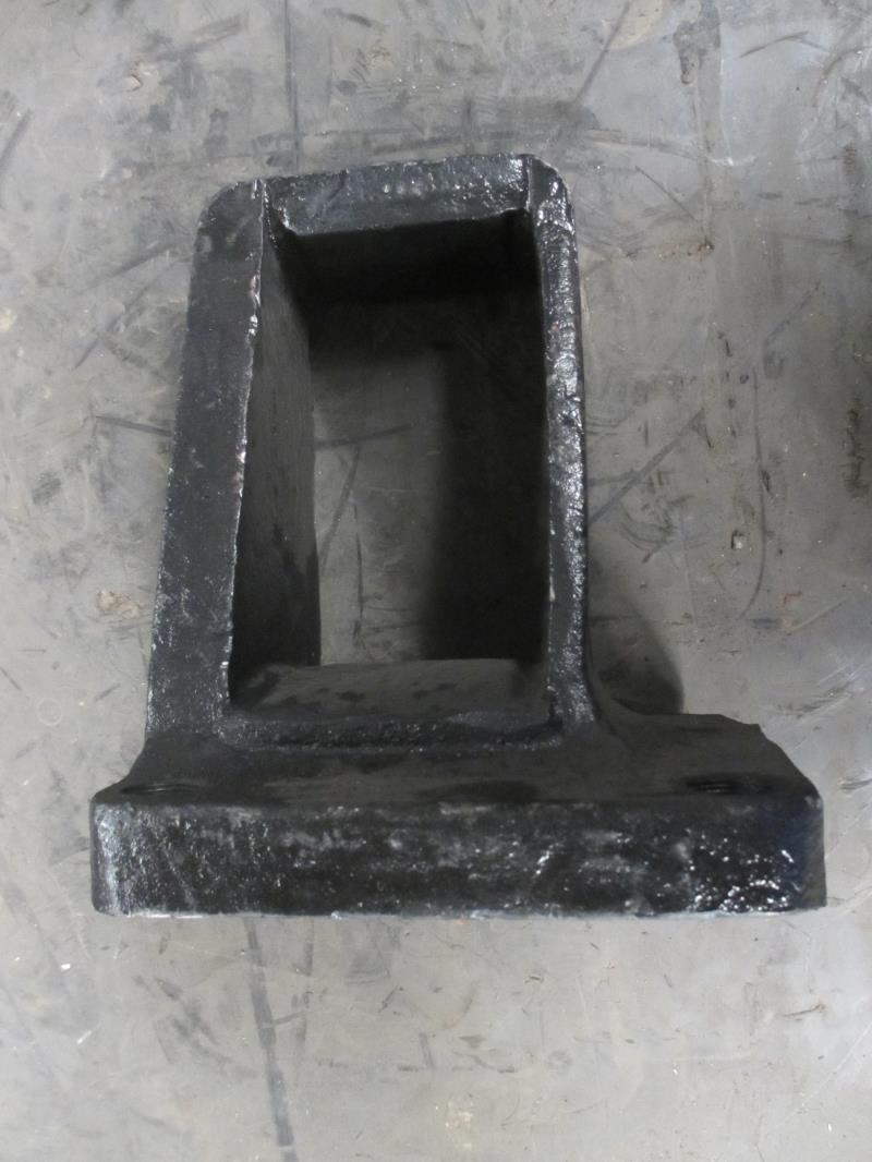 后板簧左前支座