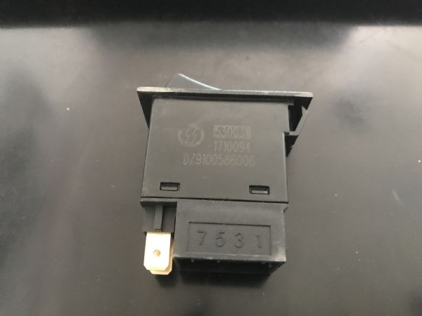 工作照明灯翘板开关