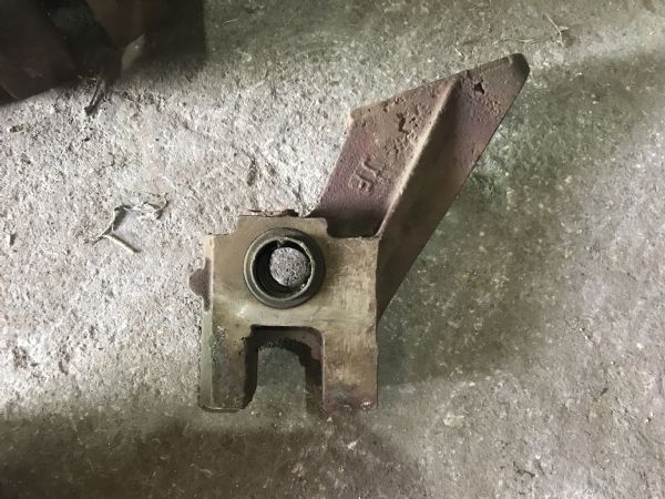 左气室支座总成(C3502060JZ1A)